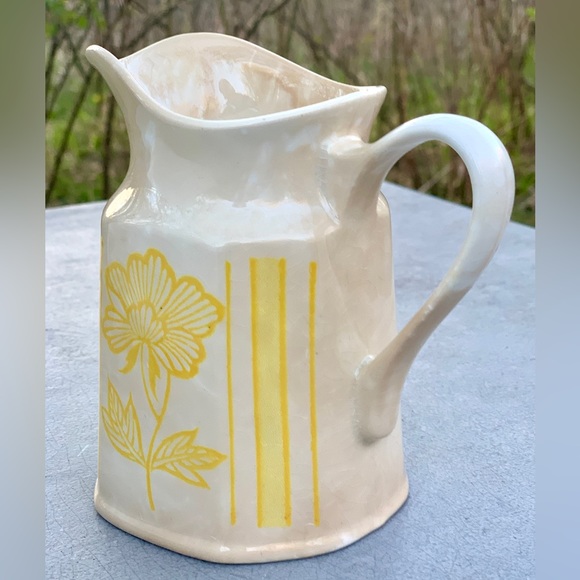 Vintage Discontinued Royal Staffordshire J & G Meakin Yellow Lotus Creamer Jug - Picture 4 of 16